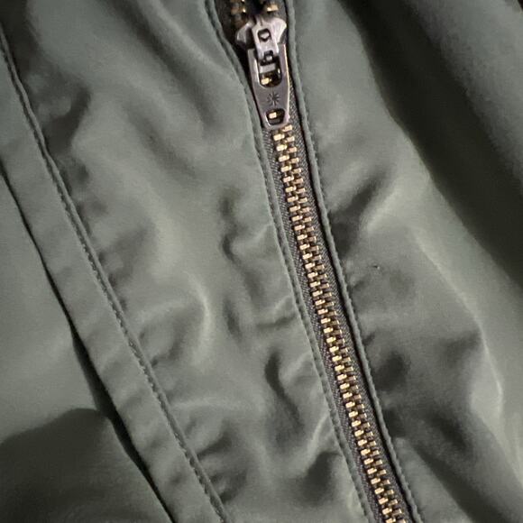 Athleta Run With It 14" Skort Skirt Size XL Olive Green Stretch Zip Pocket - Picture 10 of 11